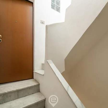 アパート 73 E 74 カリアリ