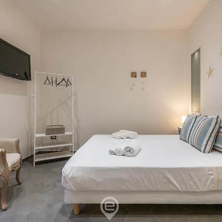Apartment 73 E 74 *