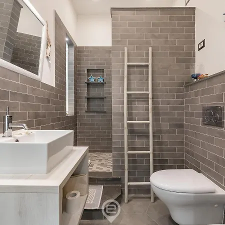 73 E 74 Apartment *