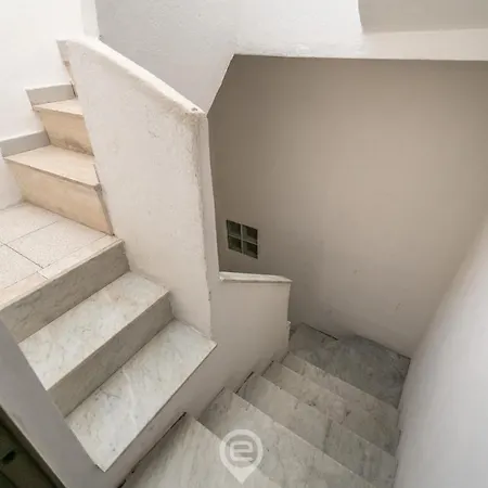 Apartment 73 E 74 *