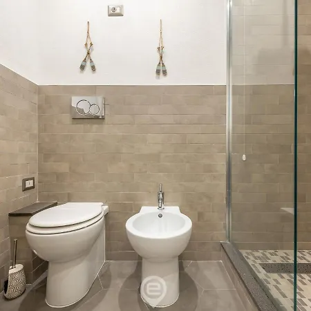 Apartment 73 E 74 *