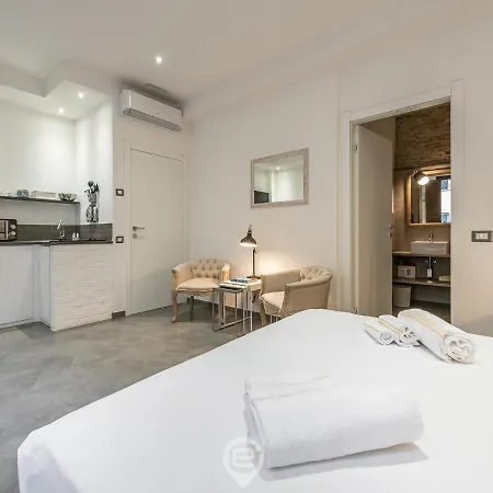 アパート 73 E 74 *